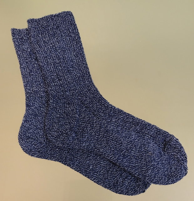 WonderWmn212's tweet photo. Made these for my brother, who proudly showed off the previous socks I made him - with a big hole in the toe. Made from Lang Yarns Jawoll Superwash 75/25 Navy Marl, I kept envisioning the dark navy with neon orange. Not sure if Lang Yarns is accepting suggestions. #knit #Knitting https://t.co/QLizR3iZ3b