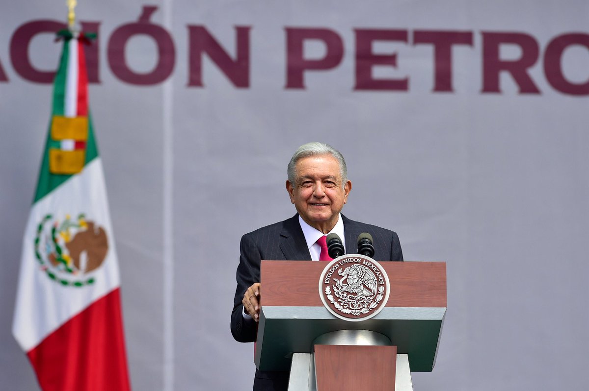 rosaicela_'s tweet photo. Durante el aniversario de la #ExpropiaciónPetrolera, el Presidente @lopezobrador_ destacó que la política de atención a los más necesitados, en especial a los jóvenes, ha permitido reducir los delitos de los fueros federal y común. #LaPatriaSeDefiende 🇲🇽 https://t.co/rWbiBDQ7h0