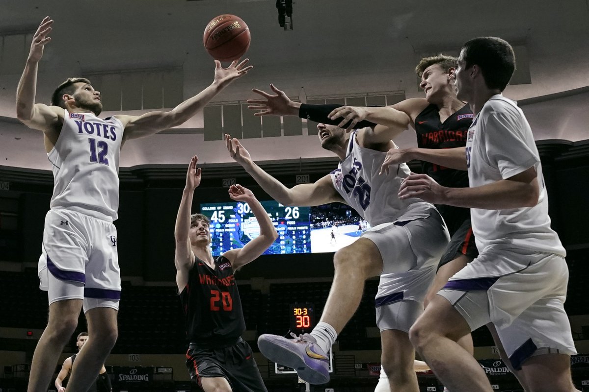 Jay_Tust's tweet photo. BREAKING: The College of Idaho men's basketball just won the NAIA National Championship!

They defeated Indiana Tech, 73-71. Tech missed a potential game-tying shot at the buzzer.

The @YotesHoops team finishes the season on a 36-game winning streak.

#BOOM💥 https://t.co/Hf9O08wBU2