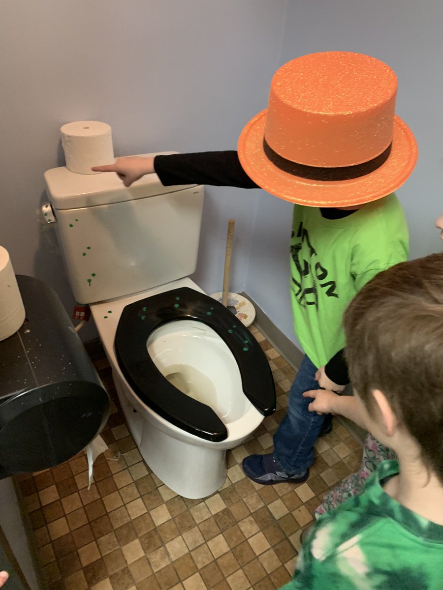 harperValley07's tweet photo. SRV Kinderville tried their best to trap that wiley leprechaun!  What a great St. Patrick’s Day we had! 🍀🍀🍀♥️♥️2023 #4teamvalley @SRV_CUSD_4 https://t.co/baKOpKR3RB