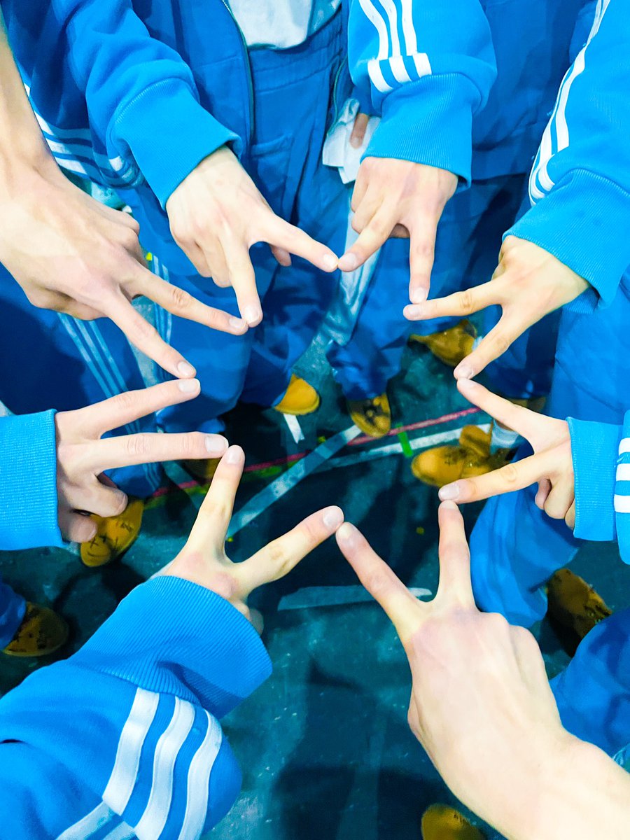 [#8TWT] 18.03.23 | <a href="/8TURN_official/">8TURN</a>

Atualização do 8TURN no twitter

"Depois de um tempo, 8:00 PM!
 O stage anuncia o início do 8TURN,
 <8TURN DEBUT SHOW : 8TURNRISE> está disponivel nos canais da Mnet e M2."

#SEUNGHEON #승헌 #8TURN #에잇턴 #TICTAC #8TURNRISE