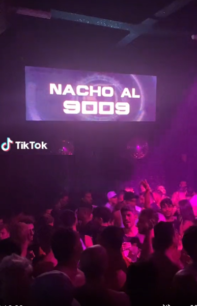 ElLauchaOkey's tweet photo. Otro Boliche alentando NACHO AL 9009. Mejor ni opino ajja. #GranHermano https://t.co/tyQLrFreUM
