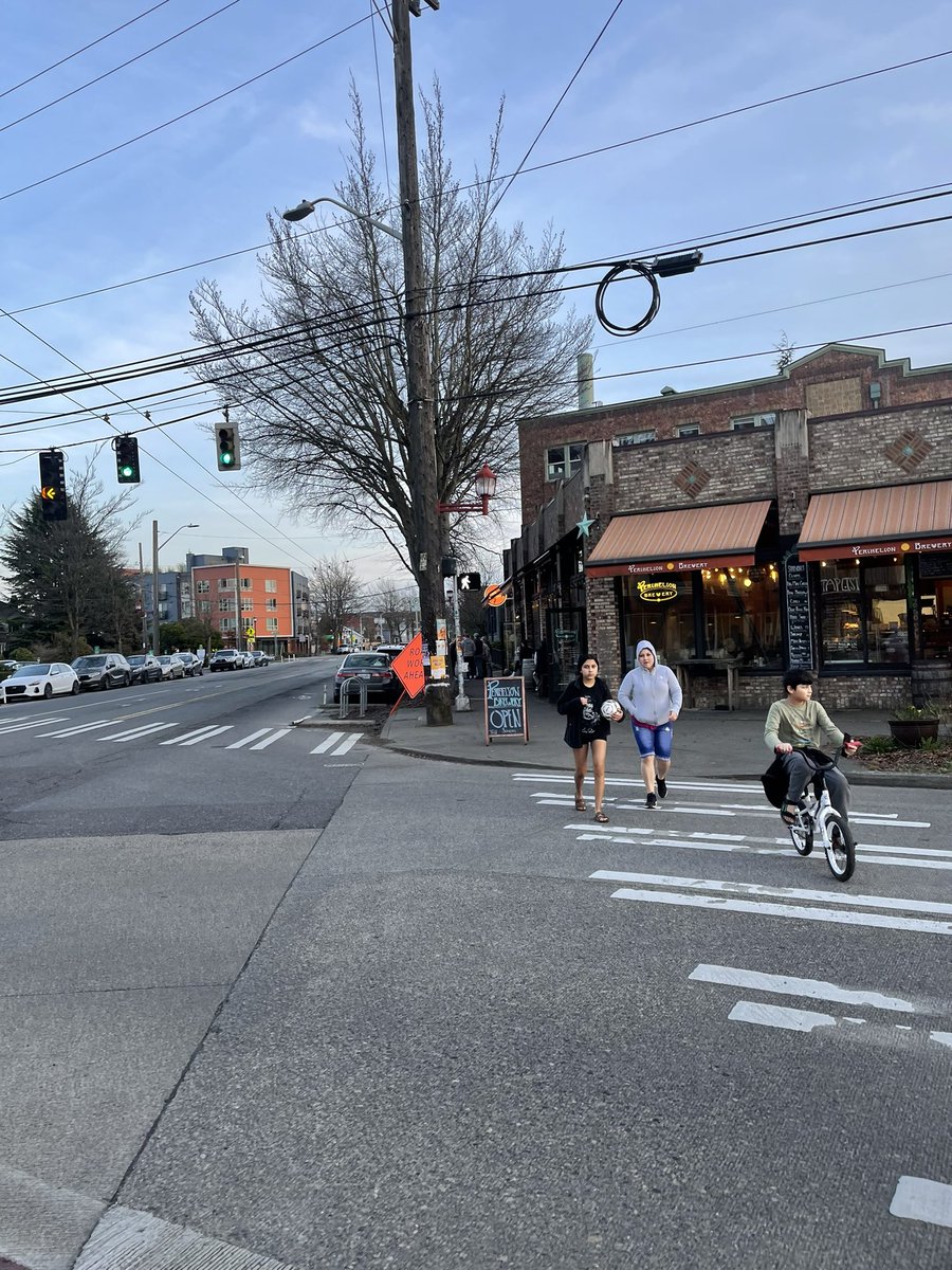 In #BeaconHill there are #BIPOC youth who 🚲. We need protected bike lanes in our neighborhood for our youth and for all ages, so we can age healthy. #protectedbikelanes #SouthEastSeattle #15thaveprotectedbikelanes