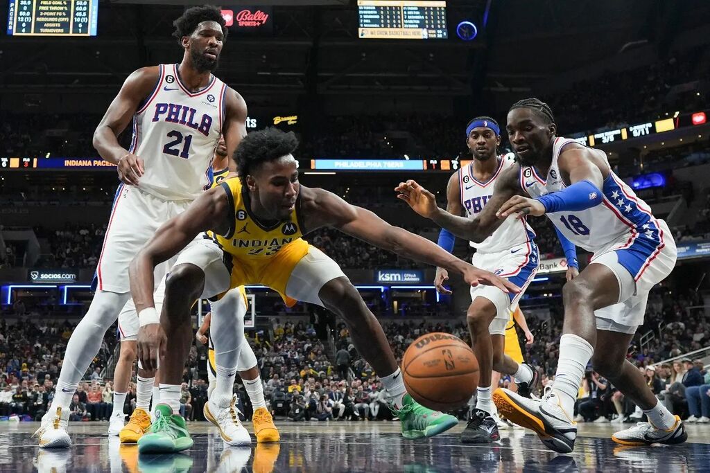 ajmastf8's tweet photo. No college kids here. #pacers #76ers #basketball #nbs #apnews https://t.co/TjT846Pm3S https://t.co/DgHzMJaVo5