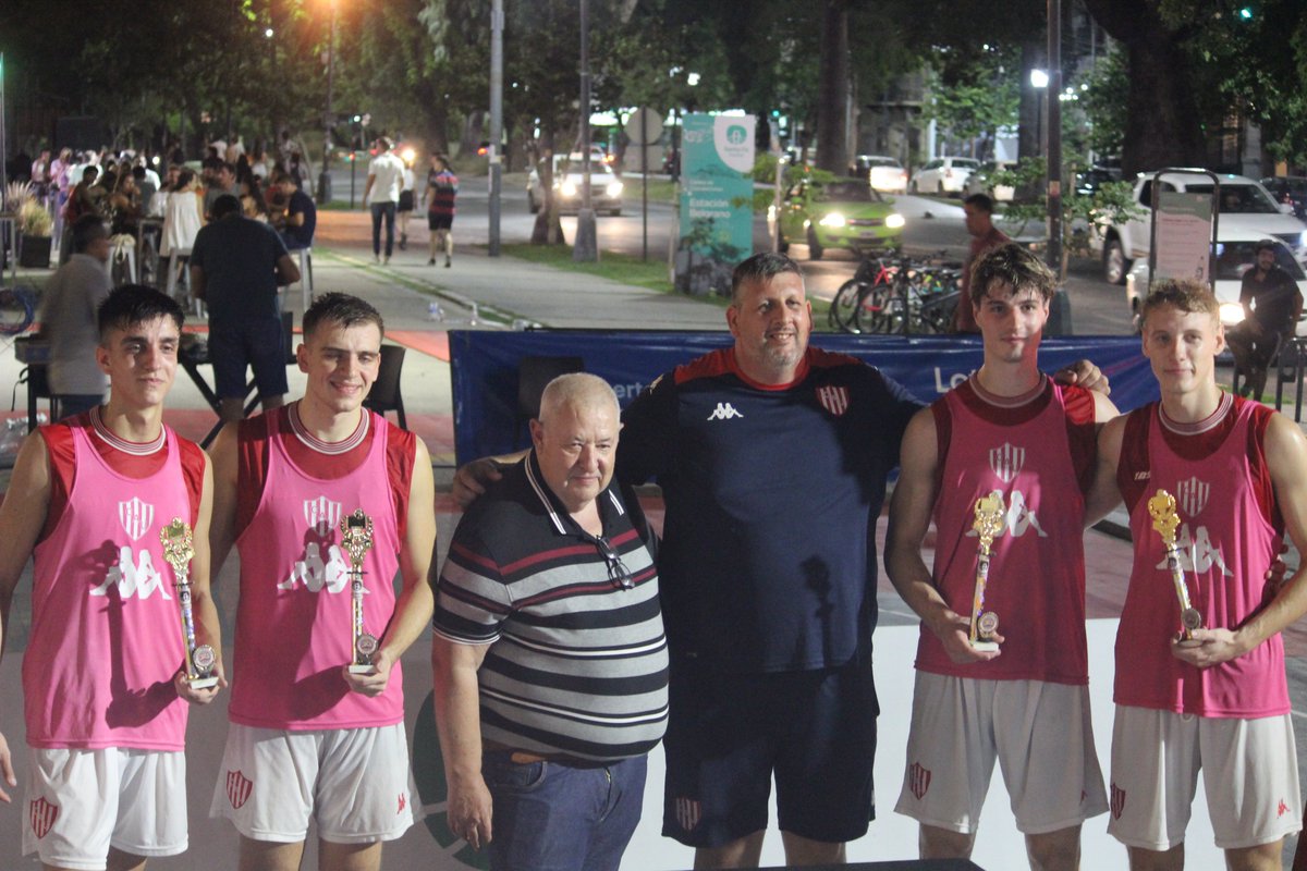 LigaNacional's tweet photo. 🥳 @unionsfbasquet y Santa Rosa Blanco, los campeones de la sexta parada de La Liga 3x3 en Santa Fe. https://t.co/JK28rQRvrQ