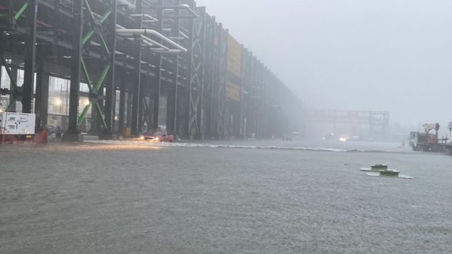 ¿A qué ni saben qué pasó hoy Día de la Expropiación Petrólera en Dos Bocas?
¡Apareció otra vez el parque acuático!
Se inundó de nuevo, pues.