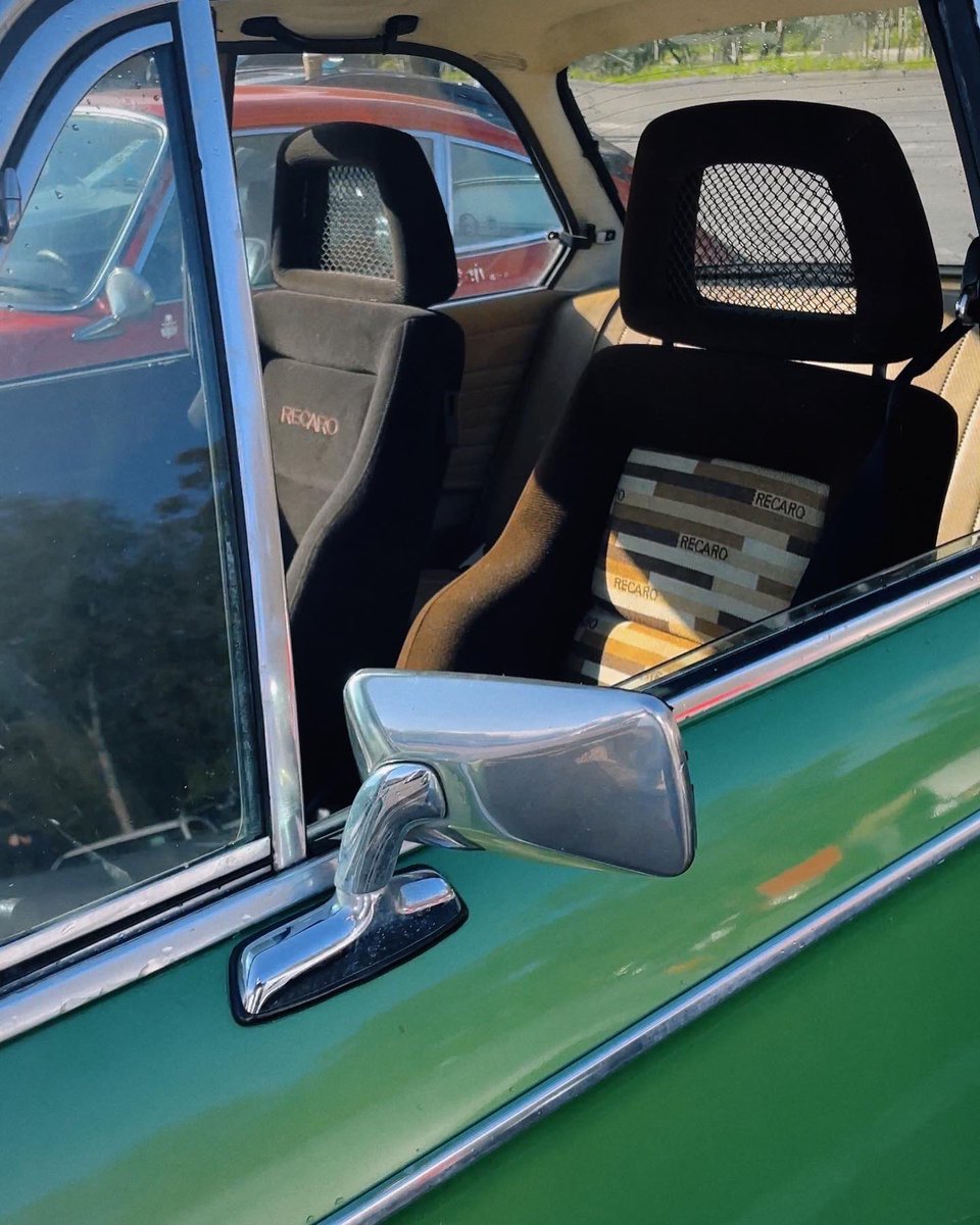 daswell_ps's tweet photo. The four-leaf clover we found
.
.
.
.
.
.
.
#daswell #daswellps #bmw2002 #bmw #2002tii #2002widebody #bmwwidebody #widebody #bmwcca #clubcar #america #beautiful #cool #germancars #germanengineering #german #green #stpatricksday #holiday #cars #classiccars https://t.co/64If4rPEJ5