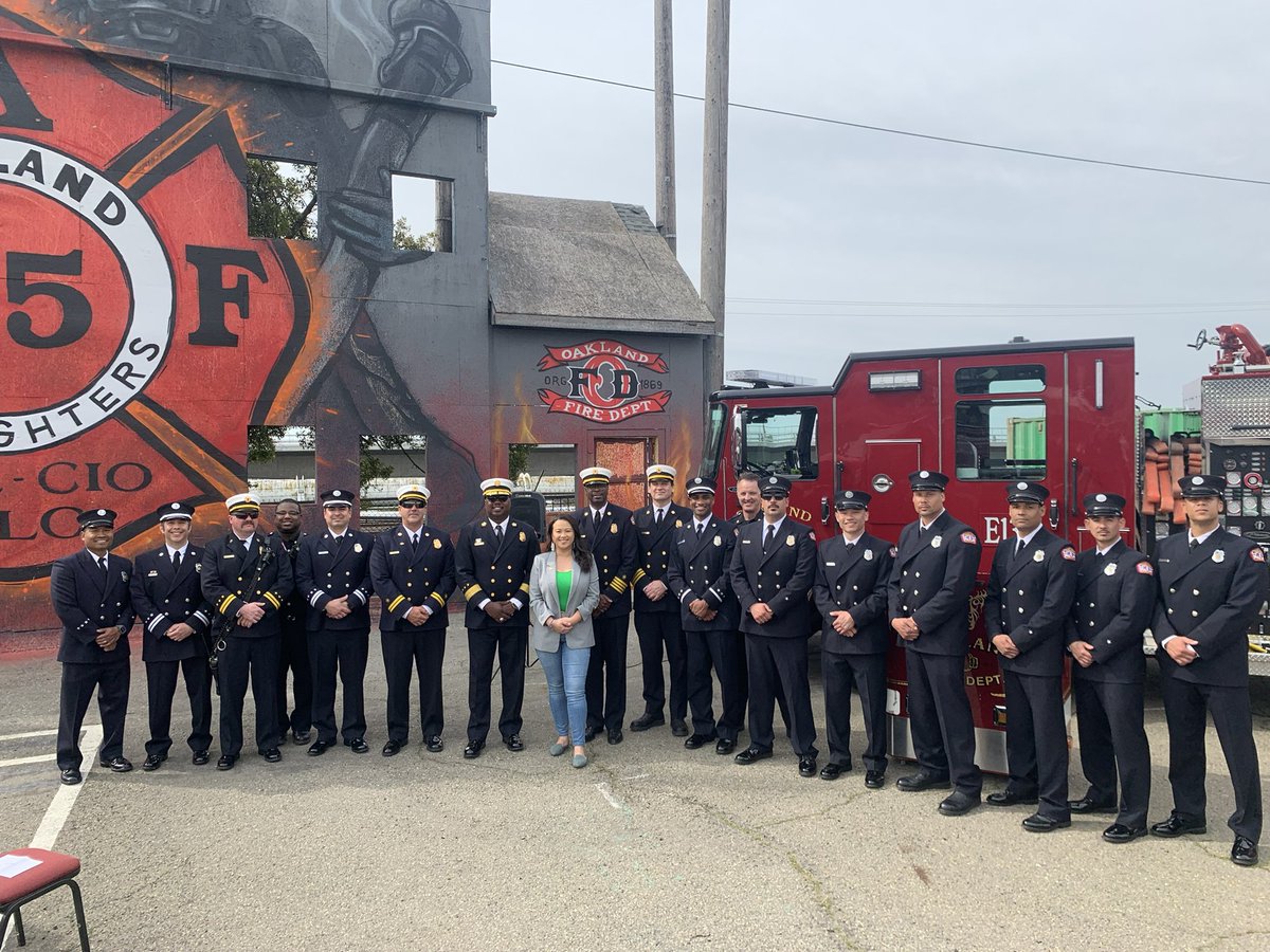 DrReggieFreeman's tweet photo. To say that family day for OFD Recruit Class 1-23 was a success would be an understatement. Grateful for our OFD family who made it perfect and our new recruits and their families who made the day special. “WE SERVE TO SAVE” https://t.co/Gm0NzmEELC
