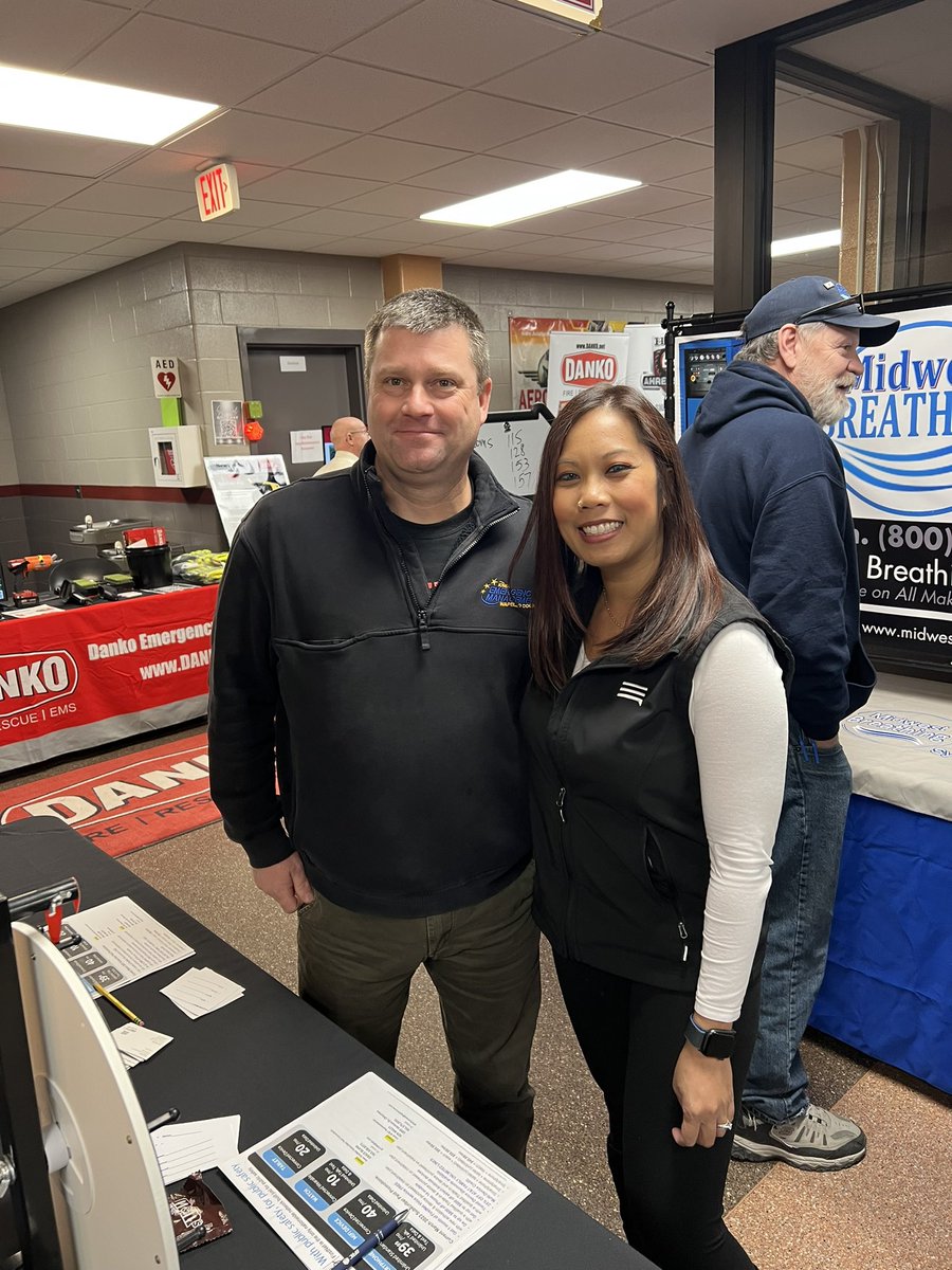 LaLuLouBeanz's tweet image. Back at this year’s Indian Hills #fireschool, talking #firstnet to our #firstresponders, and chatting it up with some of my favorite admins. It’s great to be a partner and a solution for our local public safety personnel. 🚒🚑🚨