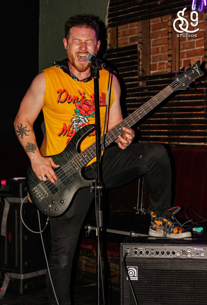 Satur9Studios's tweet photo. Band: Hot Shot Kixxx
Bassist πΈ: @hotshotgrisss
Event: 02/25/2023
Location: @mona_bar_of_modern_art
#saturninestudios #photographers #photography #photoshoot #canon #band #bassist #hotshotkixxx #monabar #monabarofmodernart #music #musician https://t.co/QjAWSkfZWn