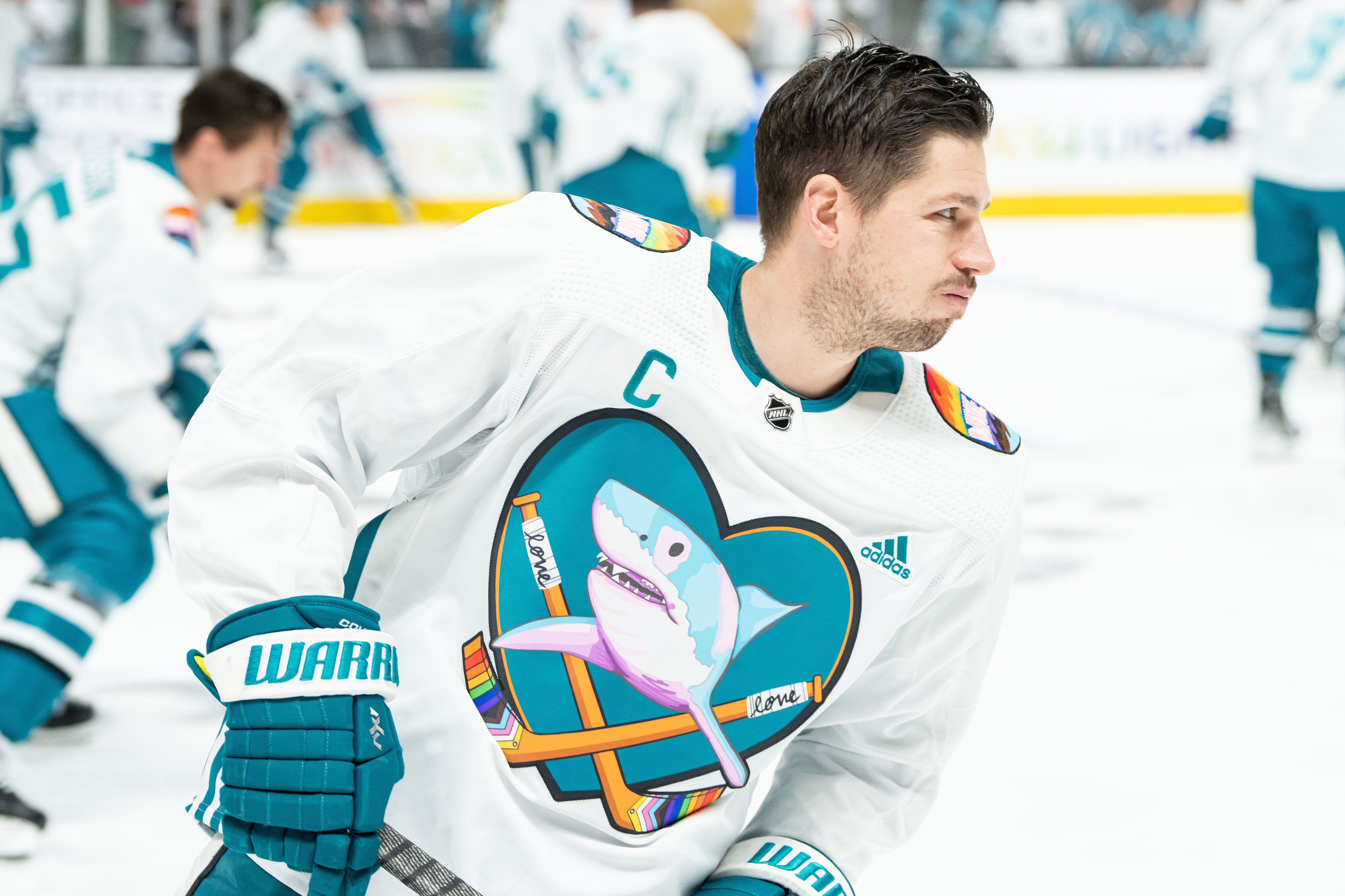 San Jose Sharks on X: Love wins & so does this jersey😍 🏳️‍🌈🏳️‍⚧️  Tonight's jersey auction benefitting @acsteens is now live! Bid for your  very own Sharks Pride warmup jersey! 