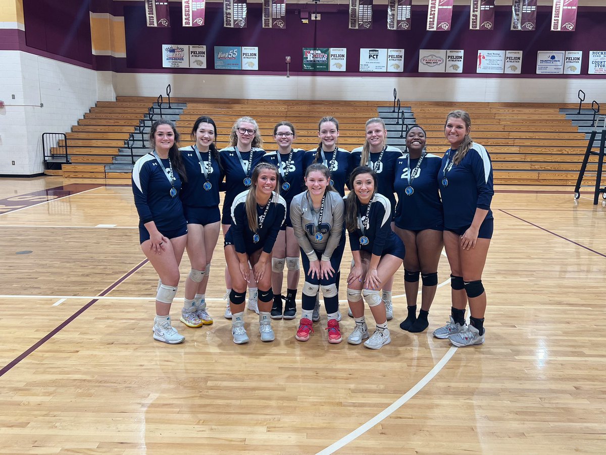 MaggieN_vball's tweet photo. Super proud of our team today for finishing 2nd in gold!! We played a lot of great volleyball and cannot wait for regionals in April! #setter #clubvball #classof2024 🏐🏐🥈🥈 https://t.co/56aQr4ghgi