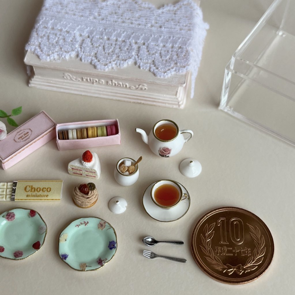 rupeshan06's tweet photo. 20日の夜9時頃までヤフオク出品中です🍰
気になる方はこちらからどうぞ♪
https://t.co/pSLMf0a00i
#ミニチュア #ミニチュアフード #miniature #miniaturefood #doolhouse https://t.co/gauuXbR4xw