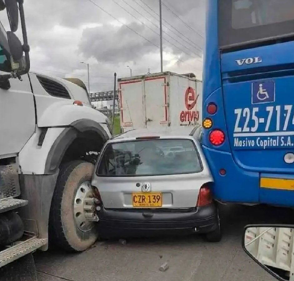 nacional_memes's tweet photo. Abro hilo de cosas que solo pasarían en Colombia https://t.co/LygLLxI8KM