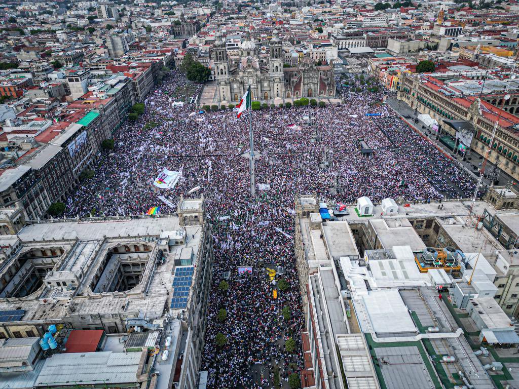 ¡Es un honor estar con @lopezobrador_ y defender nuestra soberanía energética!

#PorElRescateDeLaSoberanía
#85AñosExpropiaciónPetrolera