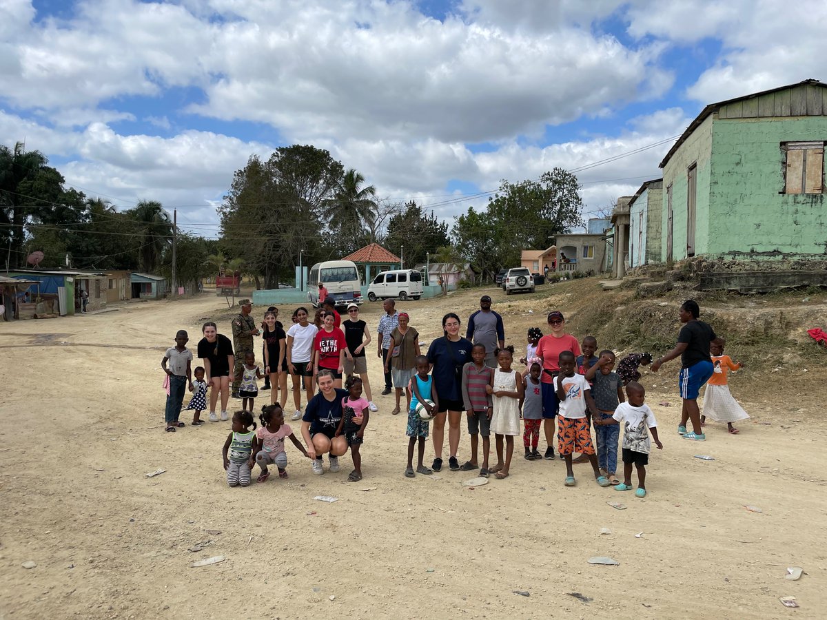 MsENicoletti's tweet photo. March break mission trip to San Joaquin, Dominican Republic. @HNMCS @MsENicoletti https://t.co/jVhHZl9pc6