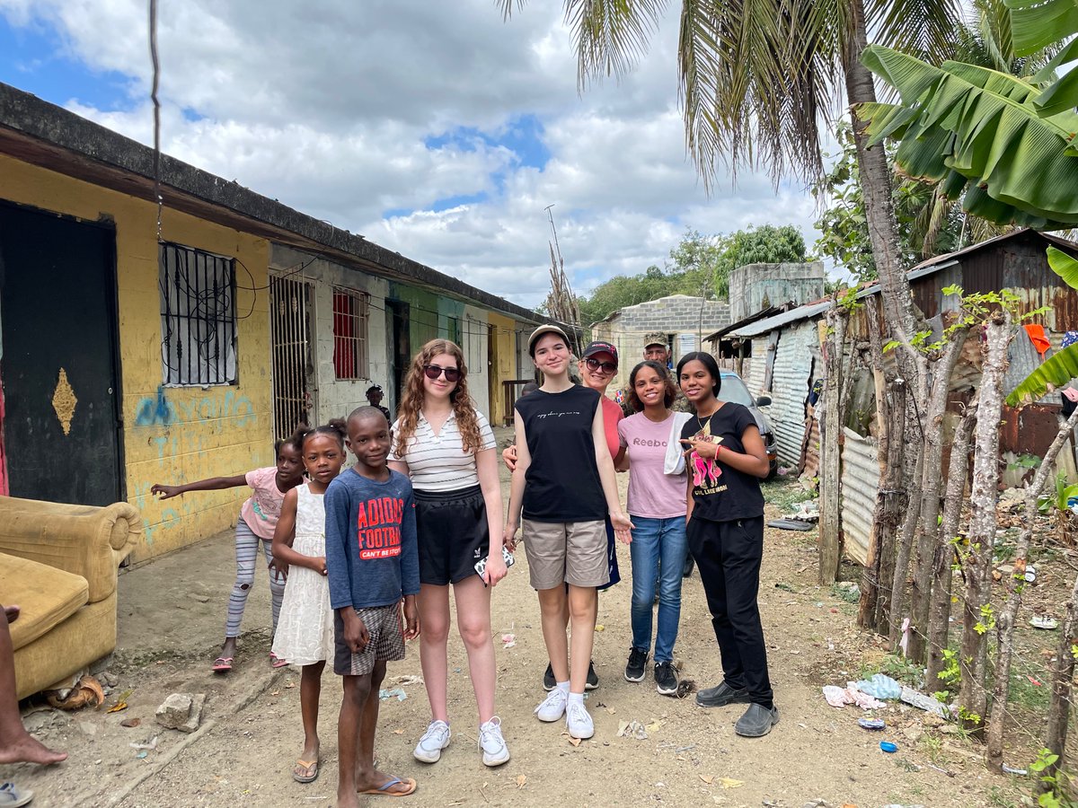 MsENicoletti's tweet photo. March break mission trip to San Joaquin, Dominican Republic. @HNMCS @MsENicoletti https://t.co/jVhHZl9pc6