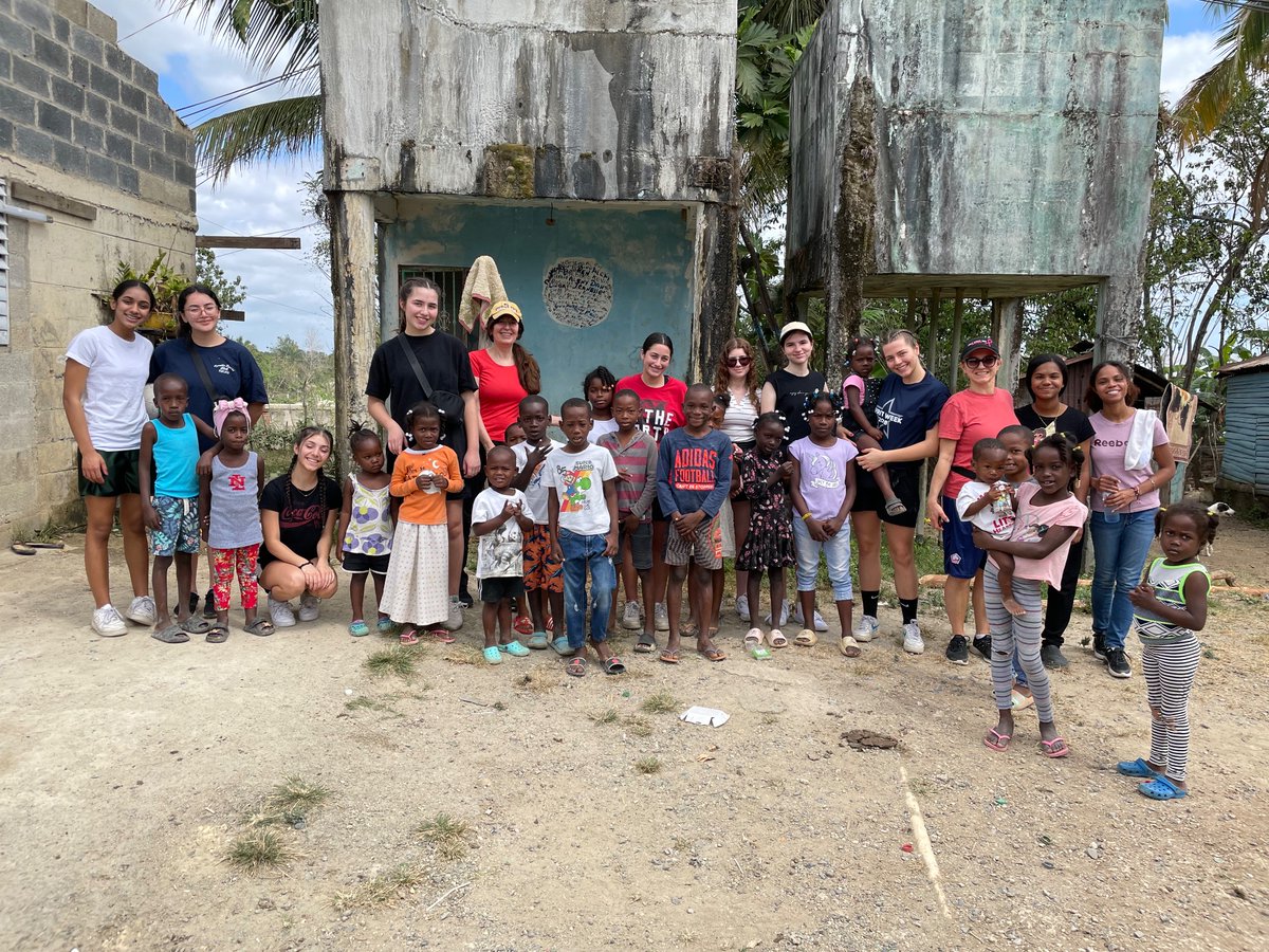 MsENicoletti's tweet photo. March break mission trip to San Joaquin, Dominican Republic. @HNMCS @MsENicoletti https://t.co/jVhHZl9pc6