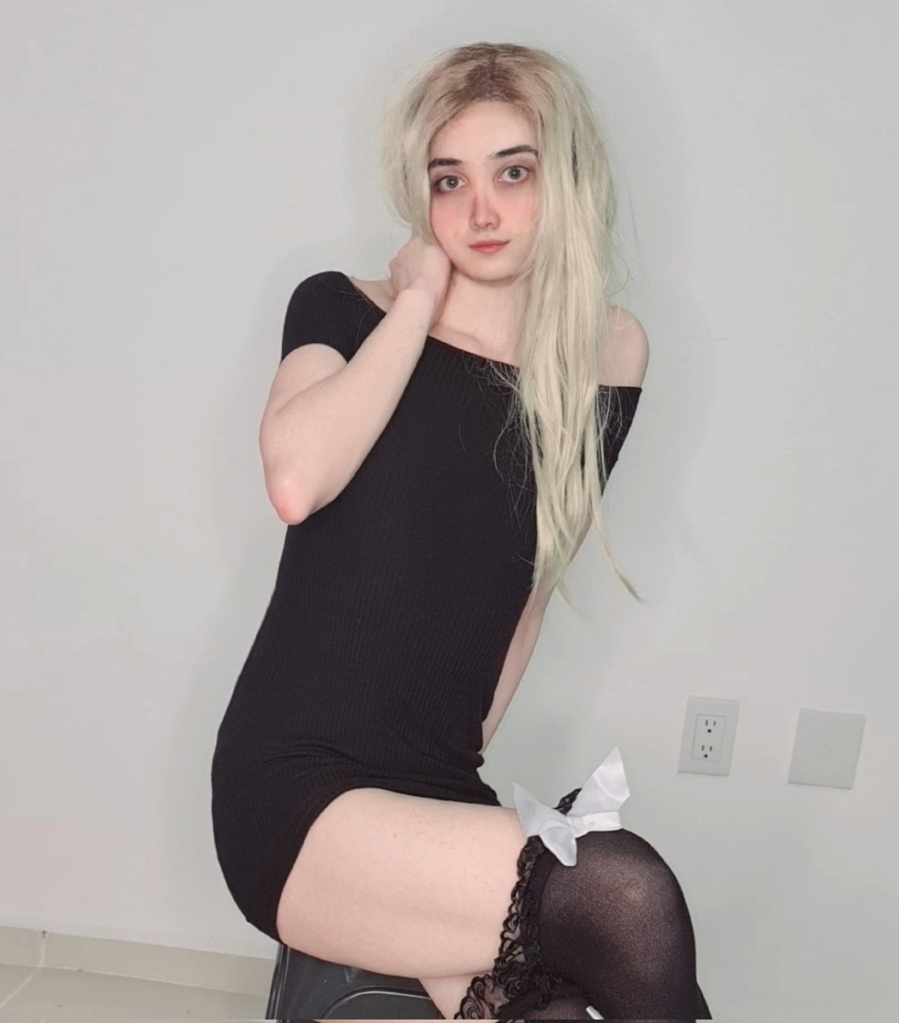 Mas fotos con el mismo vestido, perdon pero es mi favorito xd https://t.co/Jf1oC26GwI