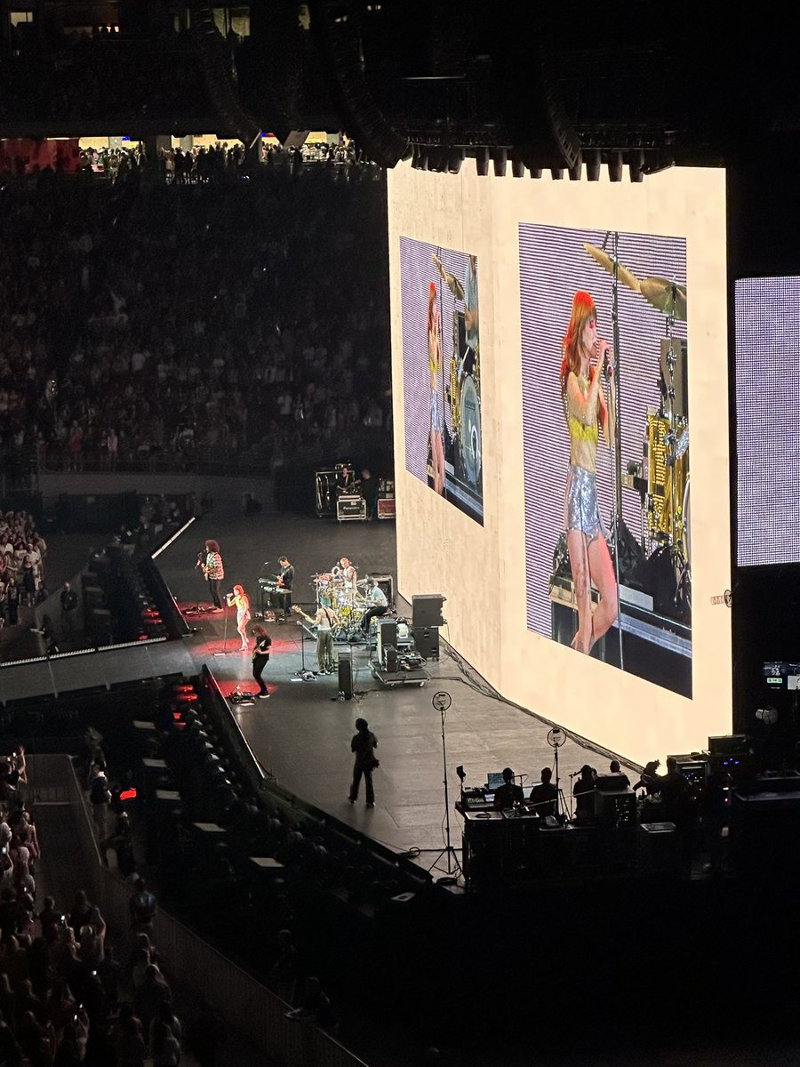 YELYAHG00N's tweet image. paramore have finished their final set opening Taylor Swift on The Eras Tour ! these two shows marked history for the band as being the largest stadium audience they’ve ever played for, endlessly proud of them and ever grateful to taylor for giving them this opportunity