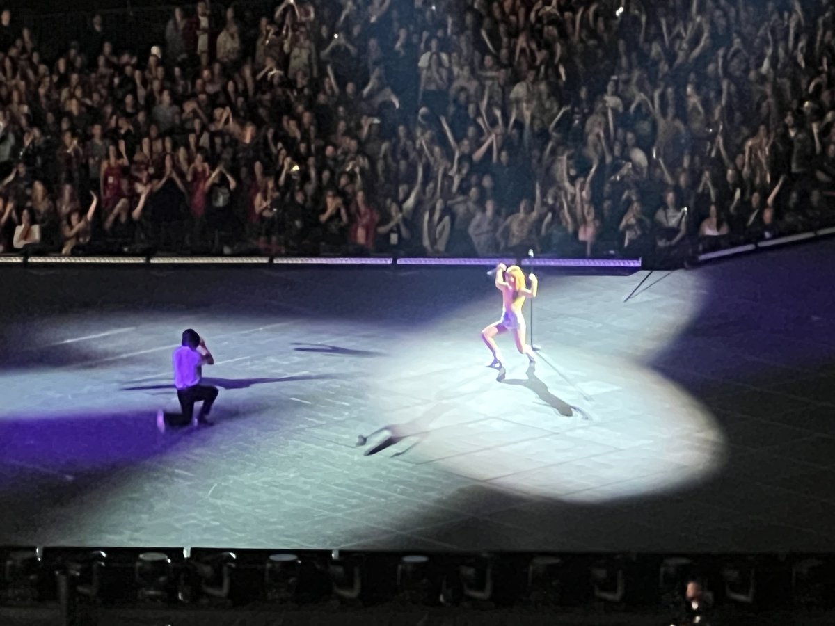 YELYAHG00N's tweet image. paramore have finished their final set opening Taylor Swift on The Eras Tour ! these two shows marked history for the band as being the largest stadium audience they’ve ever played for, endlessly proud of them and ever grateful to taylor for giving them this opportunity