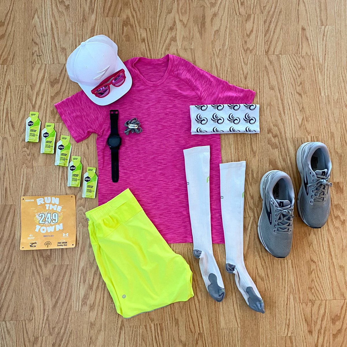PavementRunner's tweet photo. Me. A marathon. A goal. Only time will tell… literally. 

#lululemon #lululemonambassador #oaklandmarathon #runallday https://t.co/7RjDT0Y403