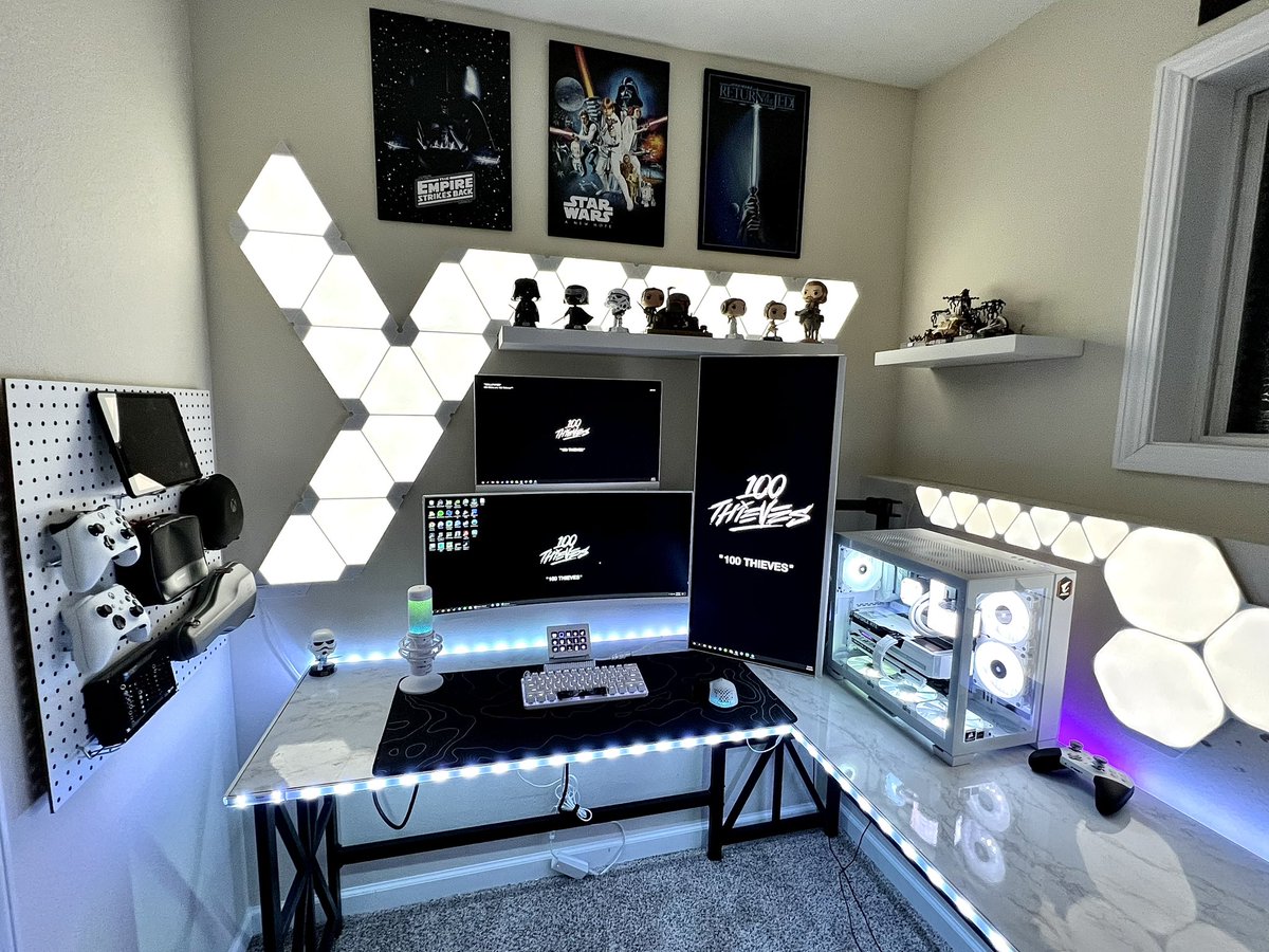 uliberries's tweet photo. The setup is finally finished! What does everyone think? https://t.co/JDqFEuNHsm