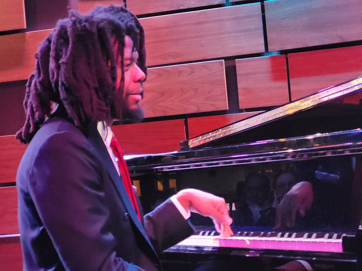 GutmannLab's tweet photo. @crussellsinger and her band (Sean, Tal, and Matt) sparkled again tonight at @JazzStLouis. Totally memorable weekend! Thank you for coming back to #STL! https://t.co/qTQtE0Fbga