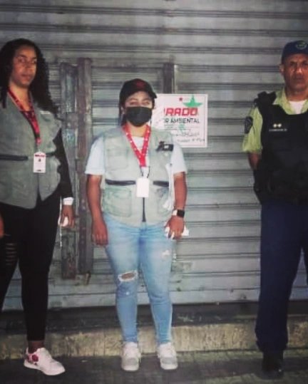 #EnFotos - 📸 Atendiendo denuncia por contaminación sónica y liberación de espacios públicos, en el urbanismo Andrés Bello, parroquia El Recreo, conjuntamente con la <a href="/policiadeccs/">Policía de Caracas</a> . 🚨✊🏻🚨

<a href="/gestionperfecta/">Carmen Meléndez</a> 
<a href="/AlcaldiaDCcs/">Alcaldía De Caracas</a> 

#GuerraContraLaCorrupción