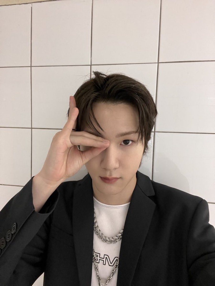 shotasw0rld's tweet photo. and if i start sobbing then what https://t.co/Z6Wp73T3Ks