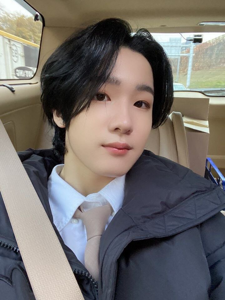 shotasw0rld's tweet photo. and if i start sobbing then what https://t.co/Z6Wp73T3Ks