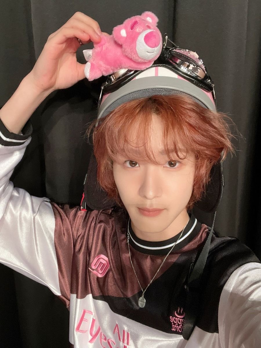 shotasw0rld's tweet photo. and if i start sobbing then what https://t.co/Z6Wp73T3Ks