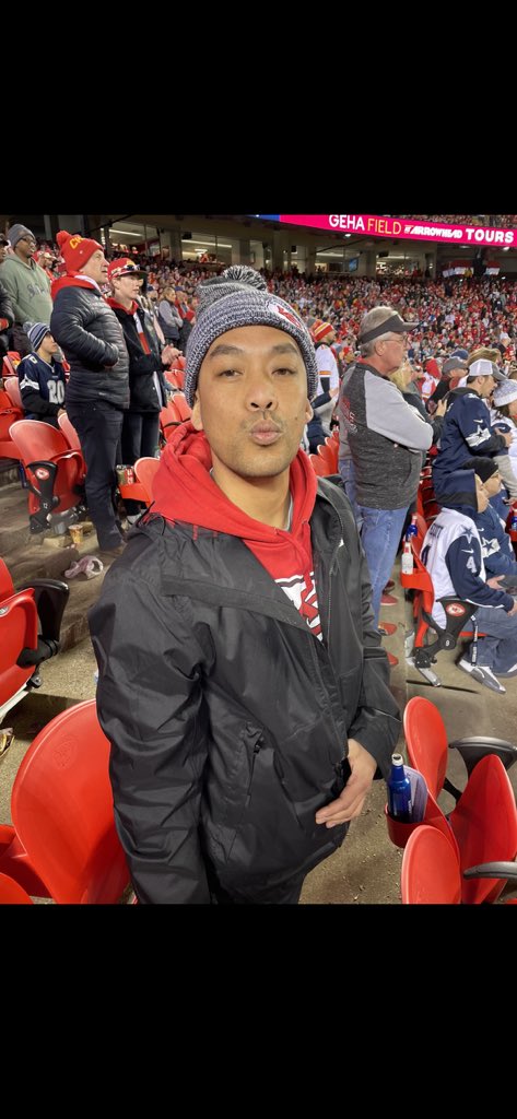 kvongsy's tweet photo. Happy 40th Birthday bro!! Kissing his 30’s goodbye. Welcome to the 40’s Club goofball! Hope you have a good one!! #HappyBirthday #Happy40thBirthday #birthday #foe #loveyourlife #KCChiefs #bro @hahajay5 https://t.co/A7qrItW4jJ