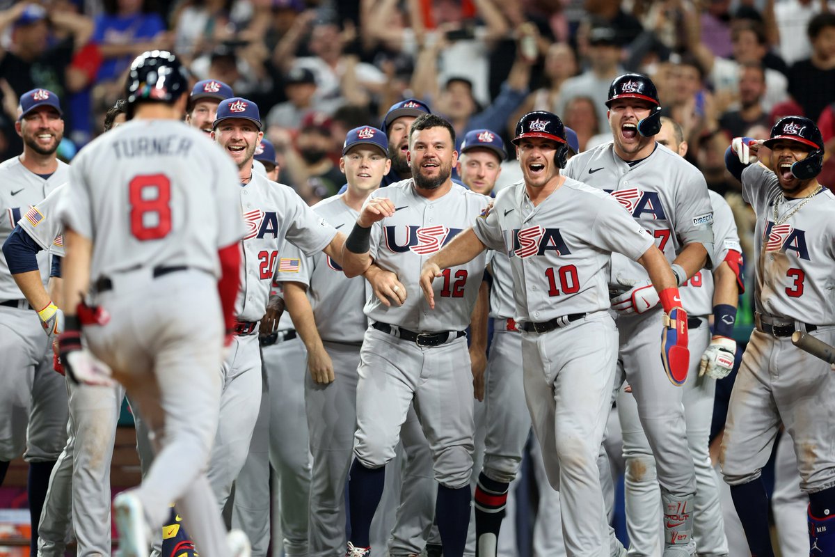 MLBNetwork's tweet photo. The Stars and Stripes survive! 🇺🇸

@USABaseball wins a thriller and advances to the #WorldBaseballClassic semifinal! https://t.co/MZmAfFpmer