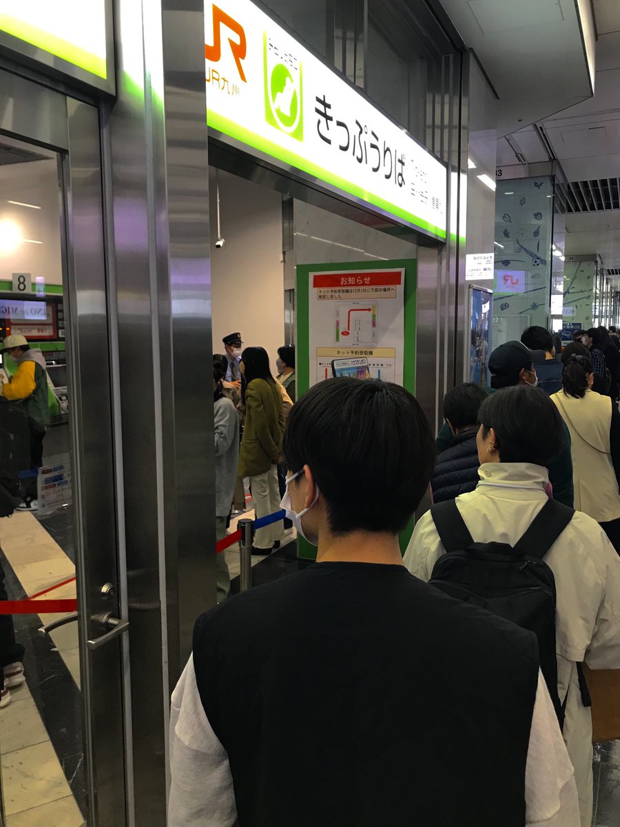 Tetsu6325246254's tweet photo. 博多駅切符売り場大行列💦
早めに来て良かった😅

＃JRQ https://t.co/D5UP7vFYWA