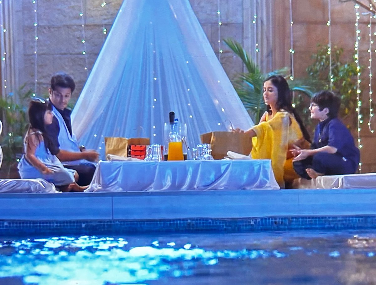 c_sothray's tweet photo. How fast the night change first they're trying to figure out there relationship and now the they're take out the solution and the solution is Savi and vinu #sairat #GhumHaiKisikeyPyaarMeiin #ariaskaria #tanmayreshi #AyeshaSingh #neilsha #sairatfamilytime #neilbhutt https://t.co/LxQOmtayS9