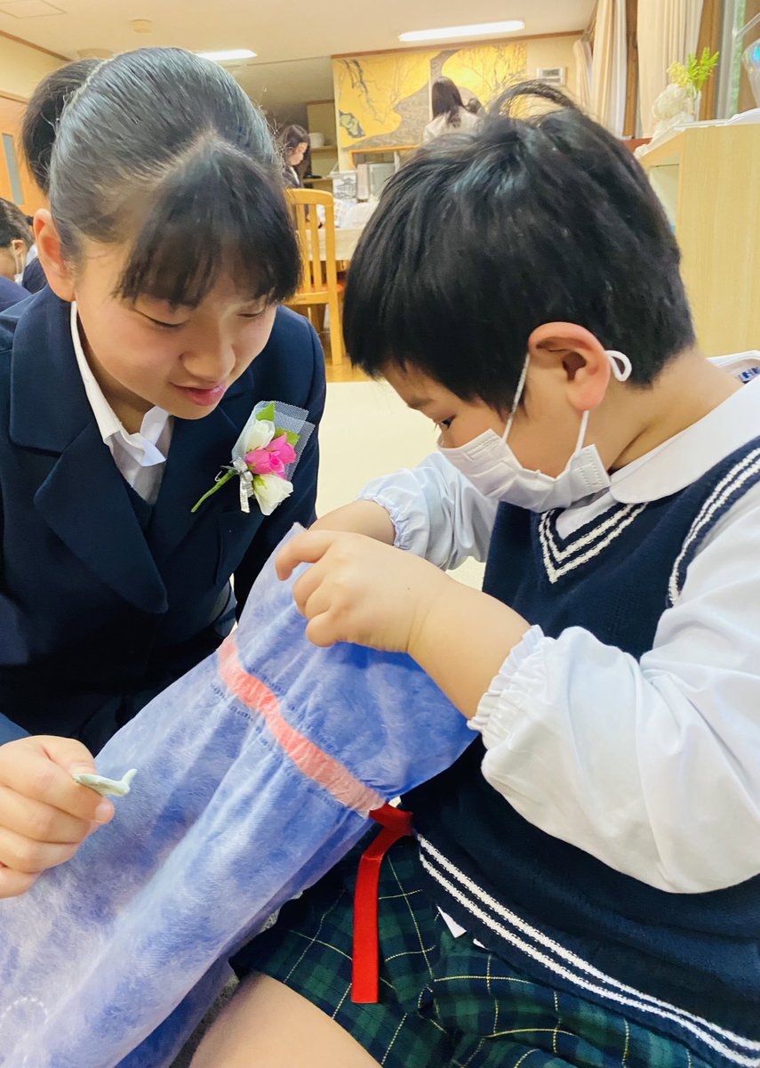 shichaxx's tweet photo. 3/16  心愛 卒業式💐

施設で過ごした日々は
いい意味でも悪い意味でも
何かを得た2年間やったと
式を見てて思った😭😭😭

よく乗り越えたと思う👏👏👏
卒業おめでとう㊗️🎉🌸

顔合わせた瞬間
2人で泣いて抱き合って…
なぜ帰ってこれないのか。ね？ https://t.co/OVuV9Upcwj