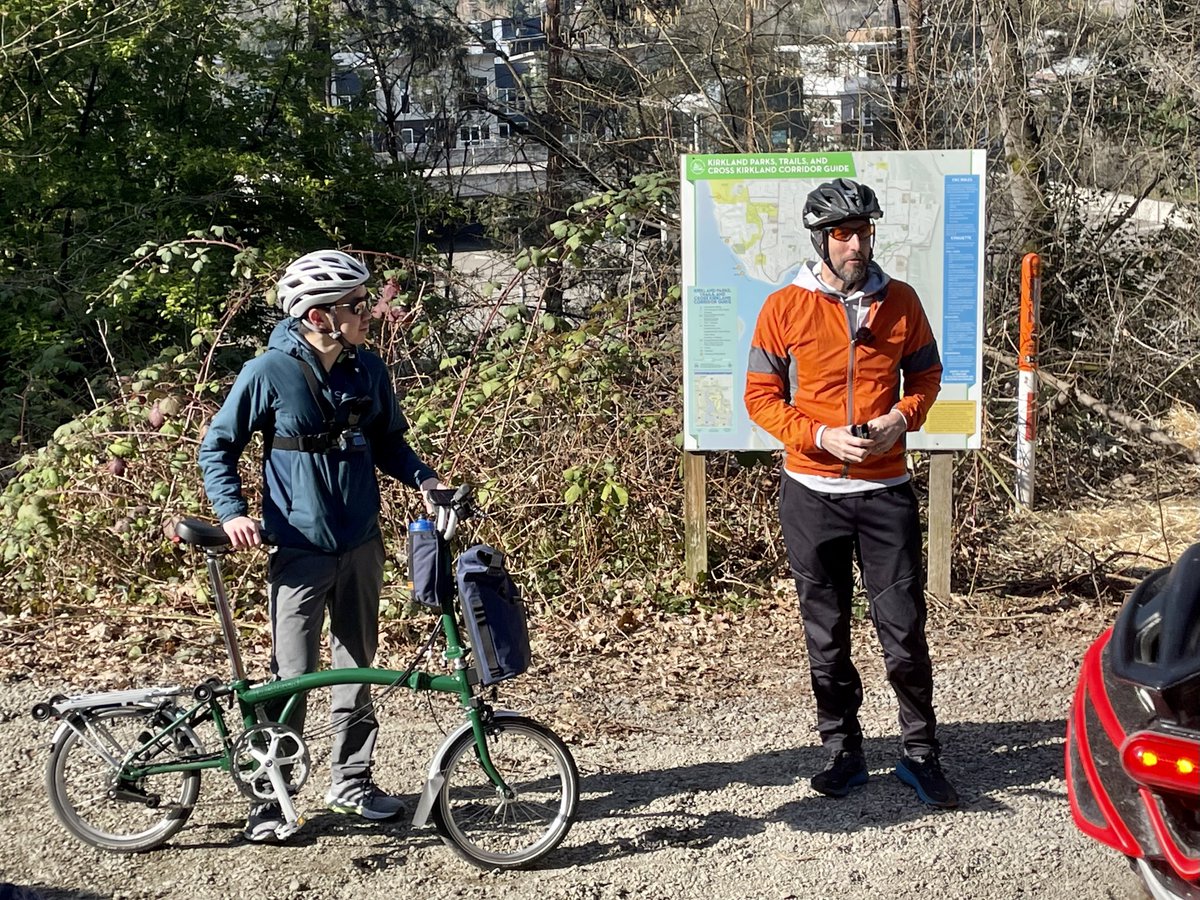 bobco85's tweet photo. 1/3 Had a good time at “What’s Coming Up on the Eastrail?” ride hosted by @bestsidecycling @EastrailP #SEAbikes 
-Starting at Feriton Spur Park
-riding w @206Husky to Bellevue
-Colin talks abt upcoming south extension of trail
-@Finnhillian talks about trail amenities in Kirkland https://t.co/97ZzZLlk1z