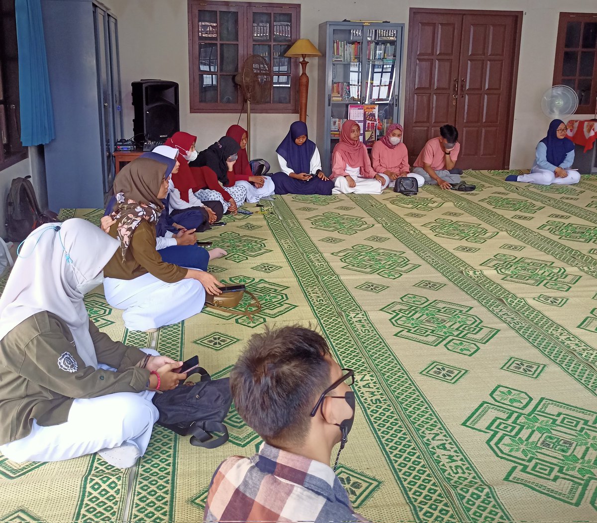 gapaiindonesia's tweet photo. Hari ini pengurus baru Gapai Indonesia 2023 menghadiri First Gathering 🎊👏 Terimakasih pak munawari atas tempat, sharing, dan  arahan untuk sahabat gapai 🤗 https://t.co/VZcIPafa05