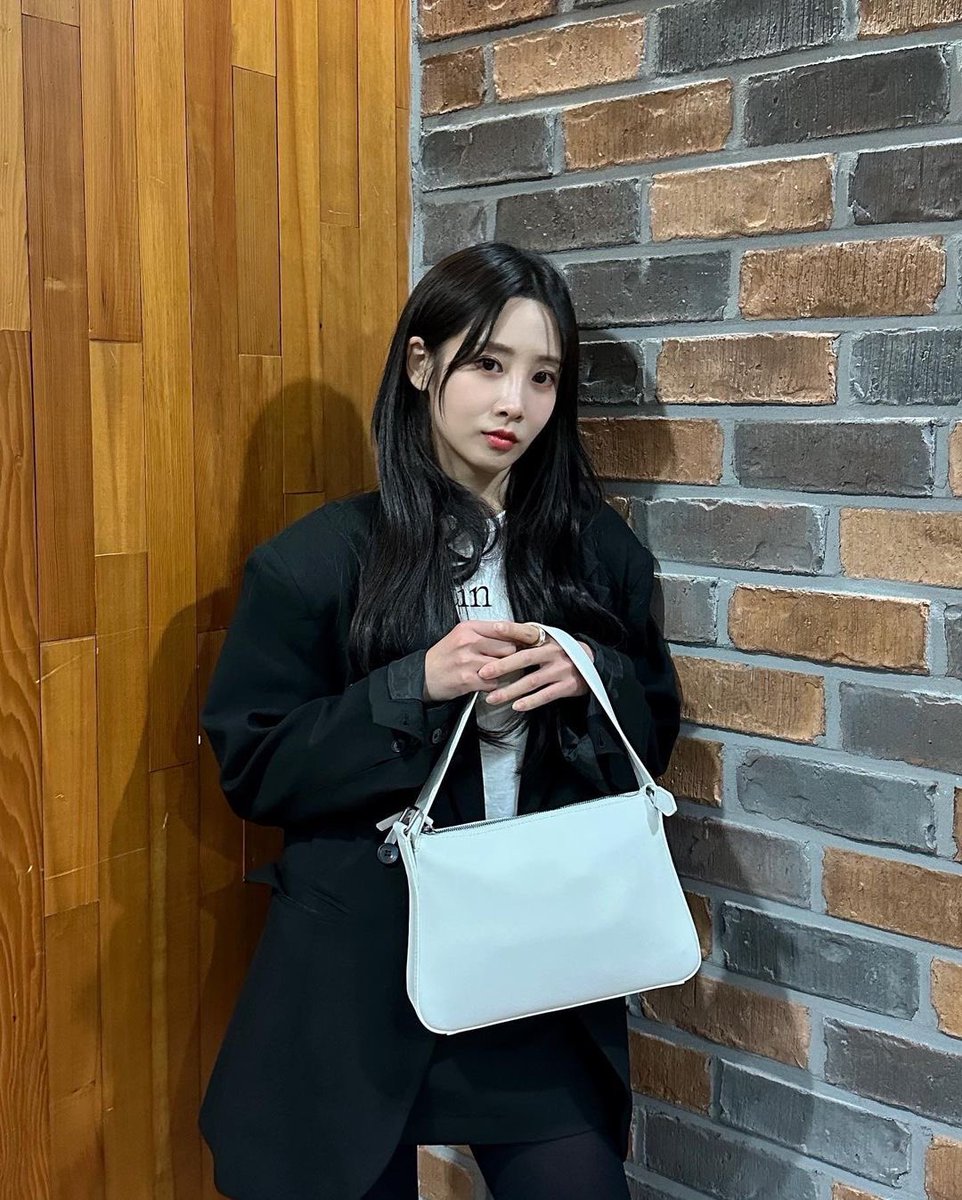 daily_yoojiae's tweet photo. 〖📸〗230319 | #JYAESTAGRAM Update

🔗 https://t.co/8KrEkZ6T3h

#유지애 #지애 #YooJiae 
#Lovelyz #러블리즈 #Jiae https://t.co/BgyDRNqrAE