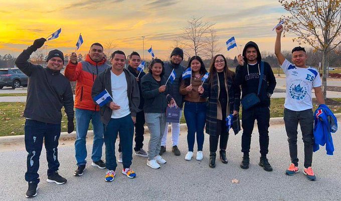 Nuestros hermanos salvadoreños de Houston, Texas 🇺🇸 demuestran su apoyo total a la #Reeleción2024 del Presidente <a href="/nayibbukele/">Nayib Bukele</a>. 😎🇸🇻