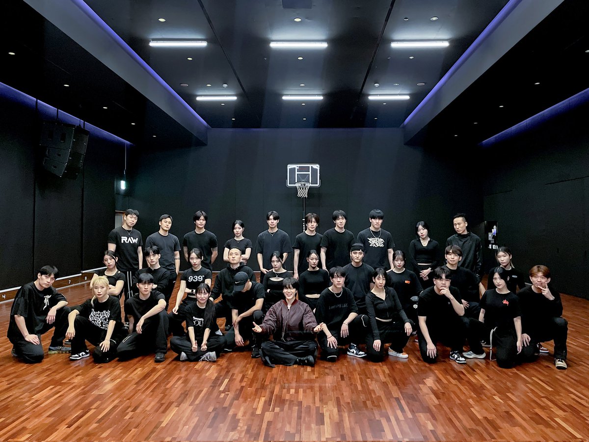 black_swan_13_'s tweet photo. I'm voting for #YetToCome as this year's #BestMusicVideo at the #iHeartAwards!!!
@BTS_twt https://t.co/YY3ECkMnX6