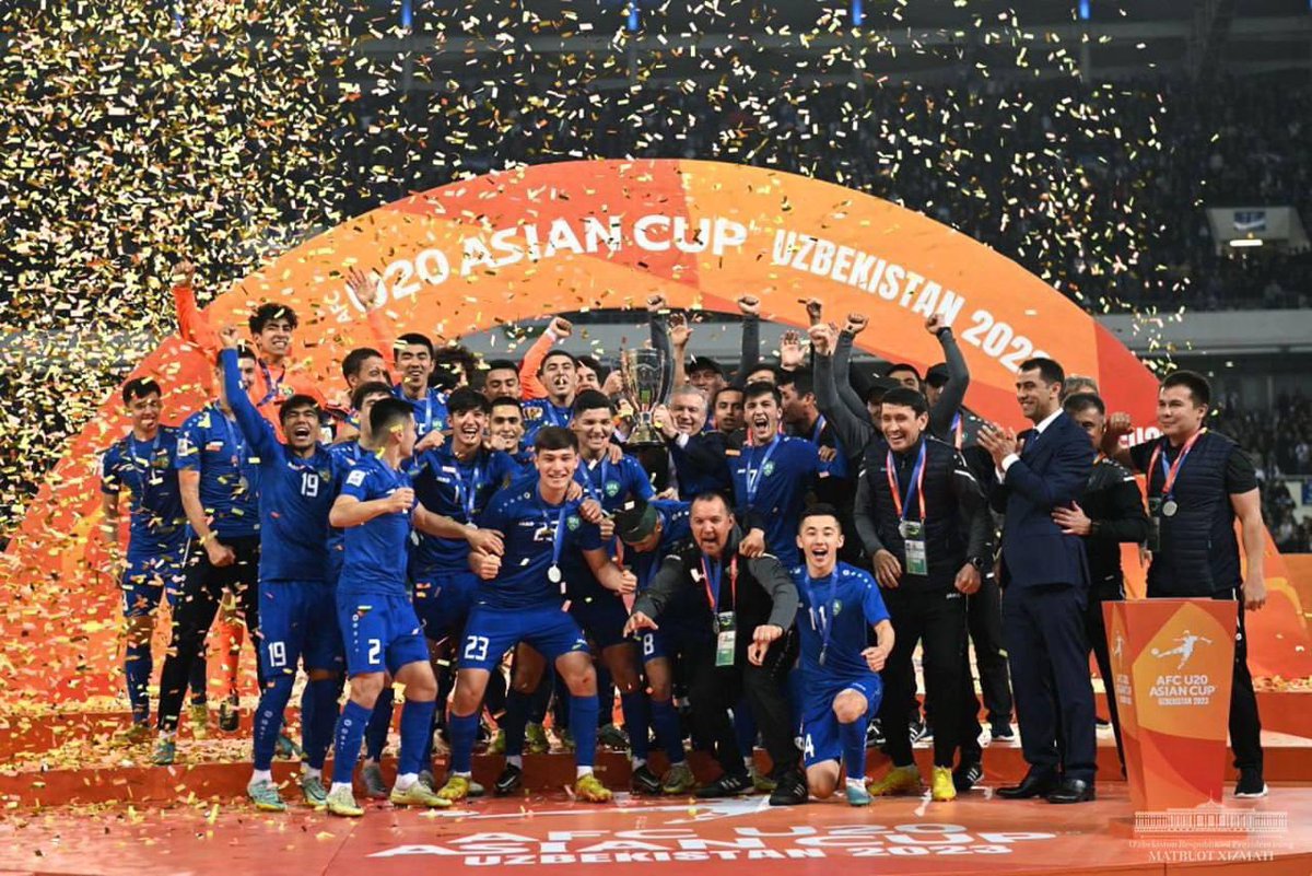 ミルジヨエフ大統領は、「ブニョドコル」スタジアムで行われた🏆AFC U20アジアカップ決勝戦を観戦しました。
ウズベキスタンとイラクの代表チームが対戦し、ウズベキスタンチームが1対0で勝利しました。大統領は、選手たちにアジアカップを手渡しました。

#ウズベキスタン #アジアカップ #AFC