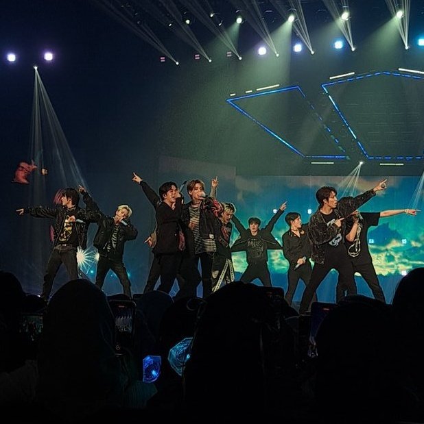 wooarchiIe's tweet photo. [190323] FANCAM TREASURE HELLO TOUR IN INDONESIA DAY 2

#TREASURE_HELLOinJKT 
@treasuremembers 

—⁠☆ a thread : https://t.co/j6fD59skV5