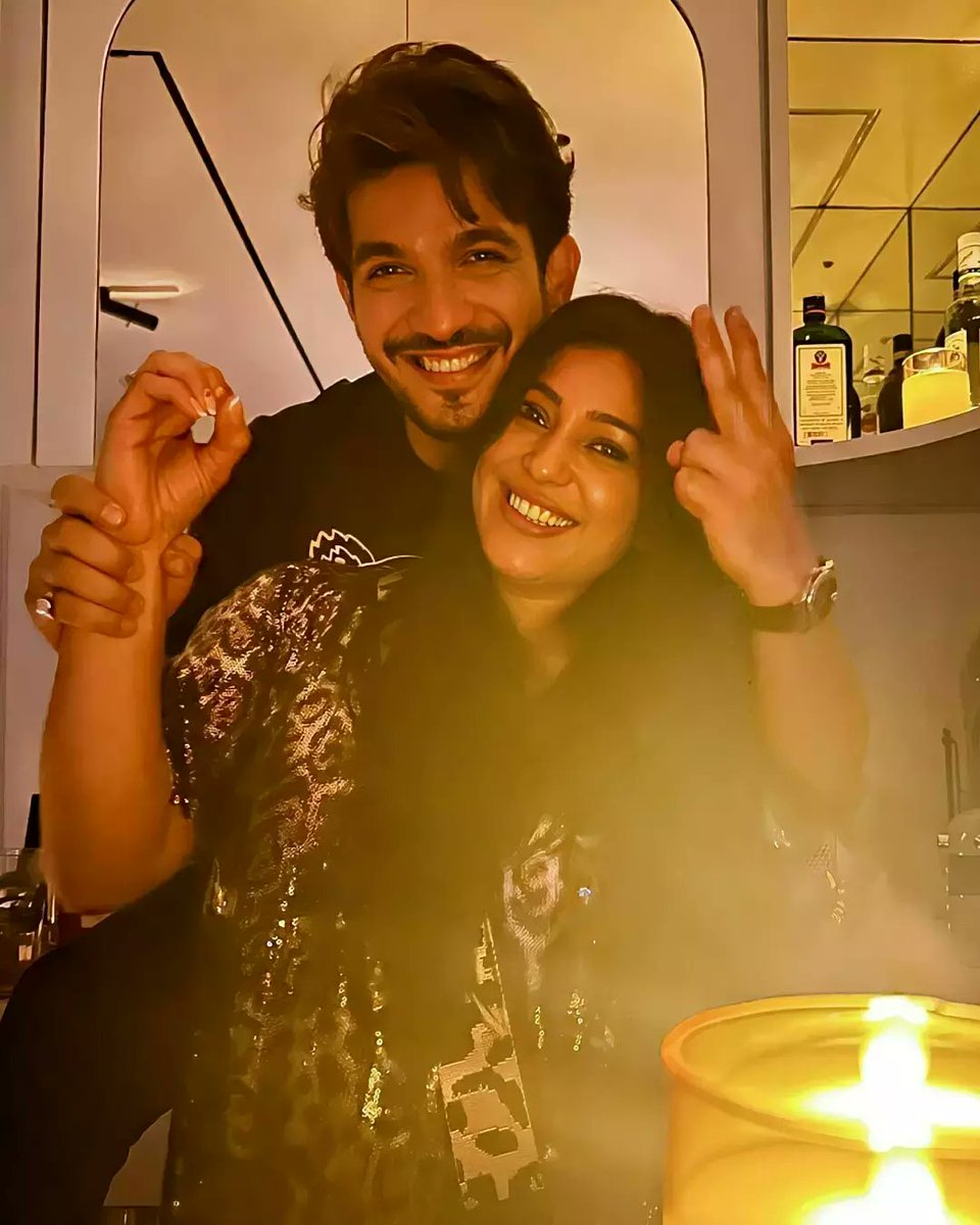 Arjunmyjaanu's tweet photo. It's so sweet ๐๐๐
Happy 20Th Anniversary Of togetherness #Arneha ๐
Stay blessed ๐๐ซ @Thearjunbijlani
#ArjunBijlani #NehaSwamiBijlani
#ArjunNeha #SweetCouple https://t.co/PzGwHBFO0V