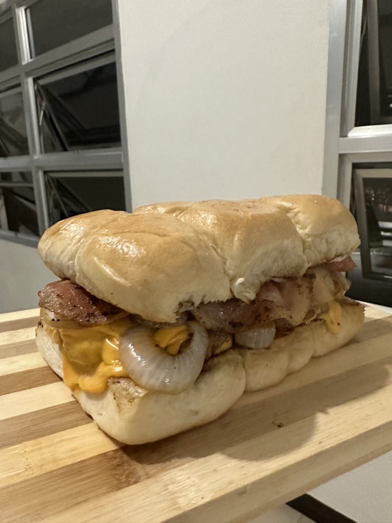 KempKeepUp's tweet photo. Sliders for Dinner 🍔 https://t.co/KNTcJRpqgk