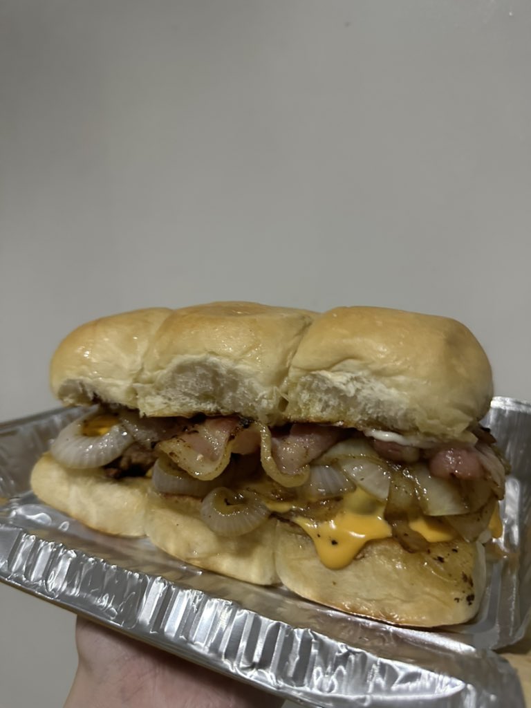 KempKeepUp's tweet photo. Sliders for Dinner 🍔 https://t.co/KNTcJRpqgk