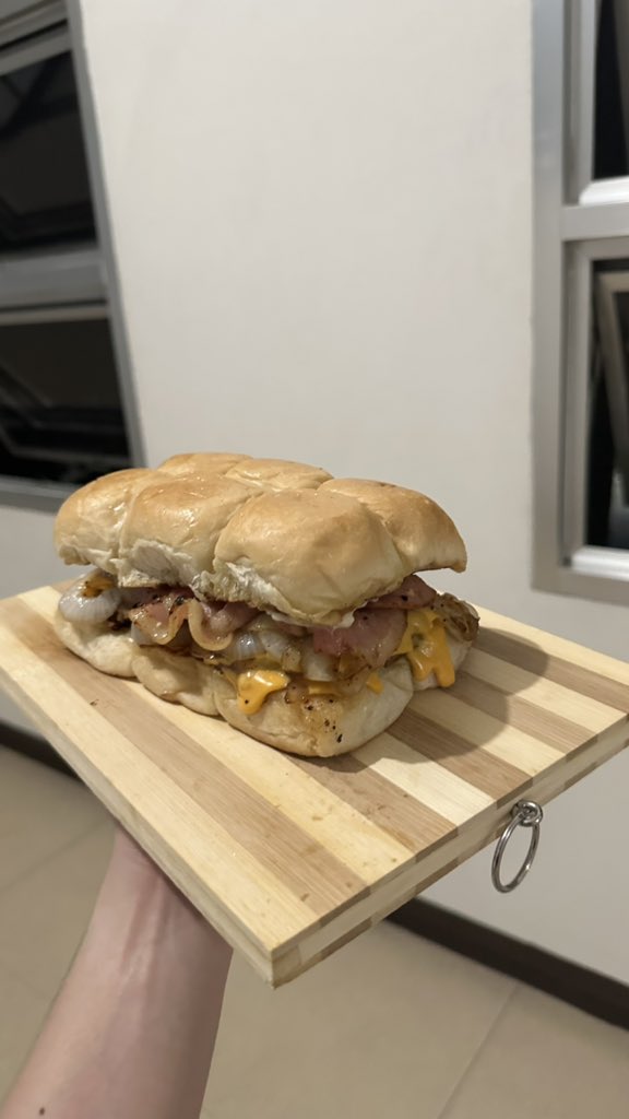 KempKeepUp's tweet photo. Sliders for Dinner 🍔 https://t.co/KNTcJRpqgk