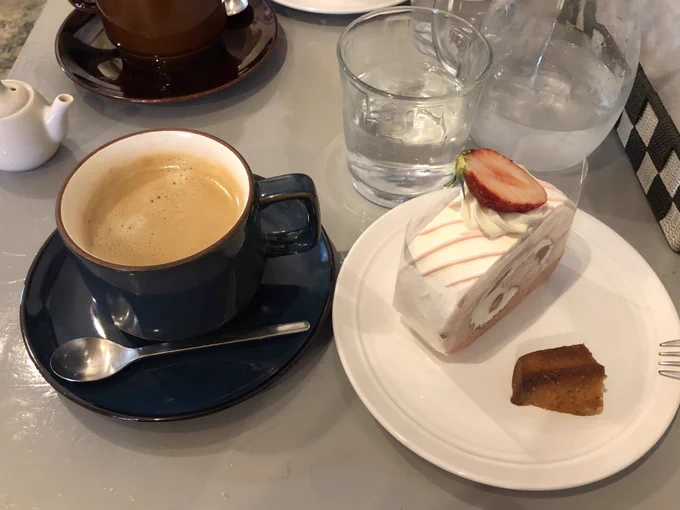 その模型店近くのカフェのケーキめっちゃ美味い。模型店にカフェ、すげぇ良いお店一気に二つも見つけたの幸せ過ぎる 