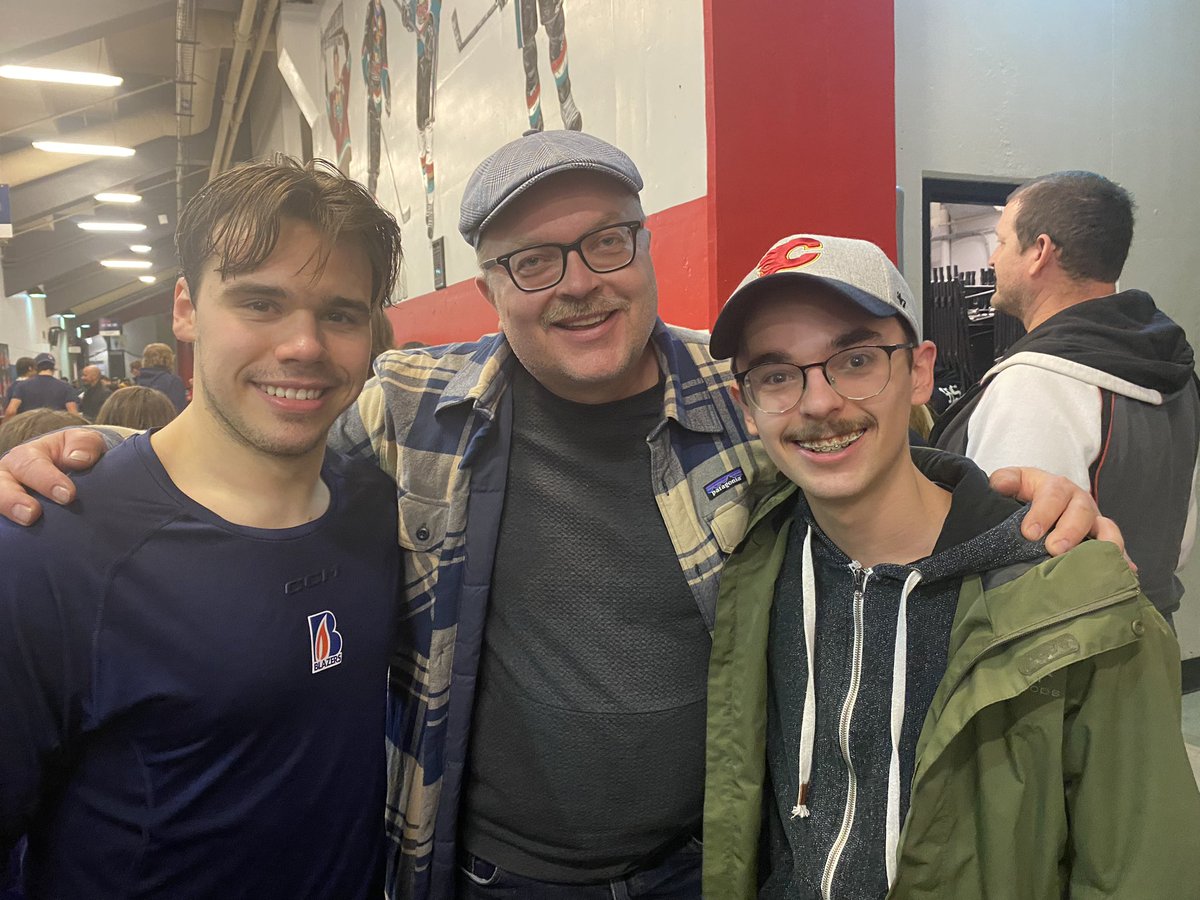 Saw the OT GWG from <a href="/LoganStankoven/">Logan Stankoven</a> up close at the rink and got a quick chat in as well. Thx to <a href="/wes_stanky/">Wes</a> for the pic. Great energy in the Kelowna barn with all the <a href="/blazerhockey/">Kamloops Blazers</a> fans. Looking forward to the playoffs. <a href="/hkygivesblood/">Hockey Gives Blood</a>